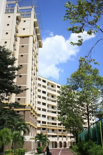 658 Woodlands Ring Road